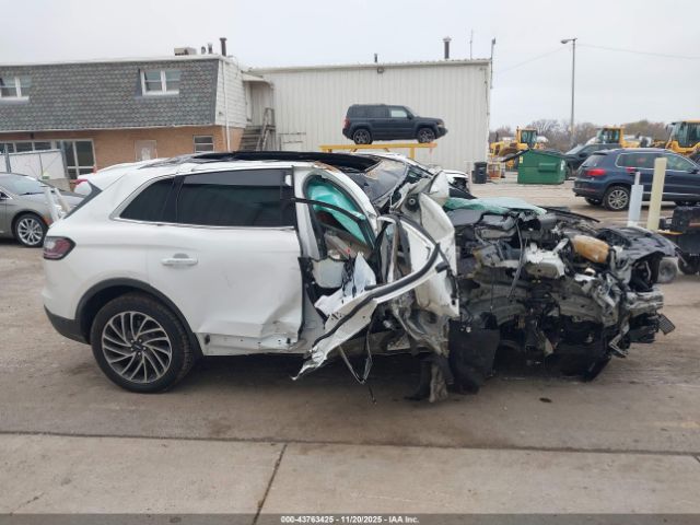Lincoln Nautilus Reserve Image 4