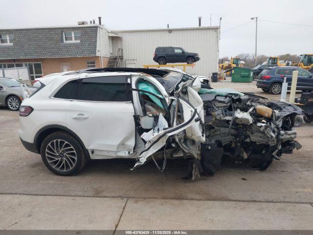 Lincoln Nautilus Reserve Image 4