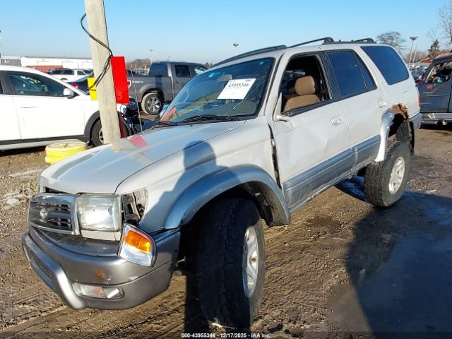 Toyota 4Runner Limited V6 Image 2