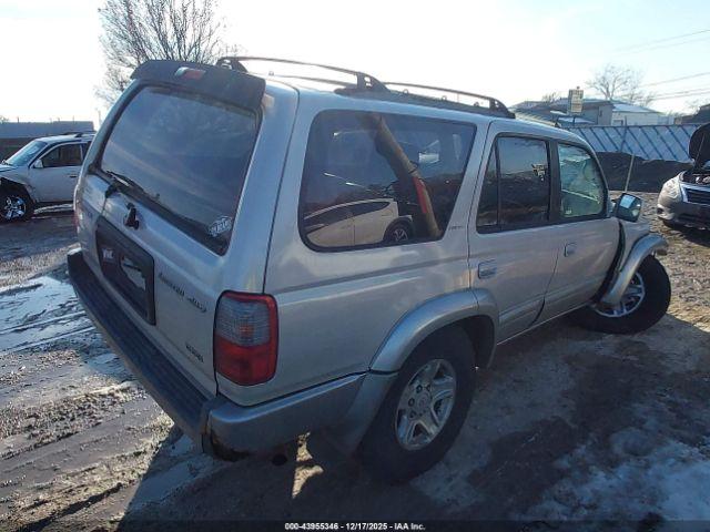 Toyota 4Runner Limited V6 Image 4