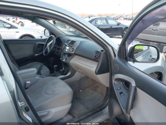 Toyota RAV4 Limited V6 Image 7