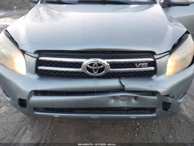 Toyota RAV4 Limited V6 Image 6