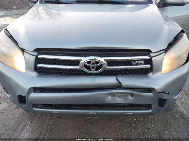 Toyota RAV4 Limited V6 Image 6