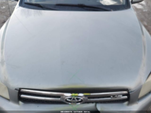 Toyota RAV4 Limited V6 Image 8