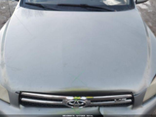 Toyota RAV4 Limited V6 Image 8