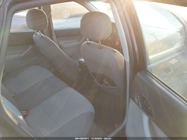 Ford Focus Zx4 Image 8