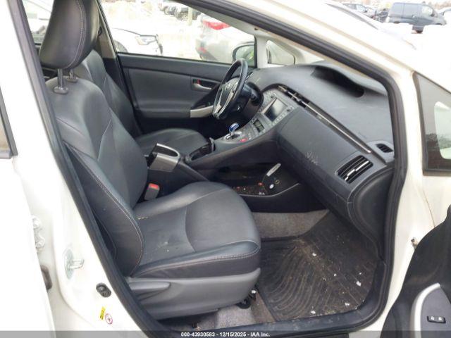 Toyota Prius Four Image 4