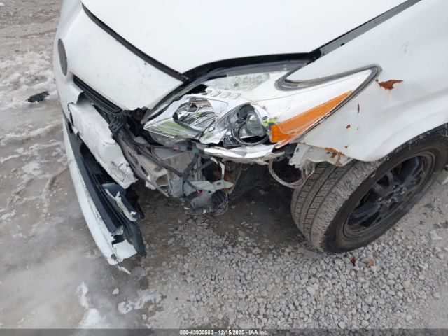 Toyota Prius Four Image 15