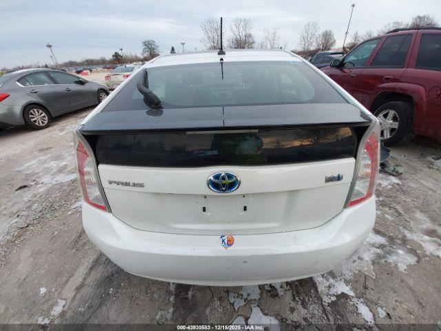 Toyota Prius Four Image 6