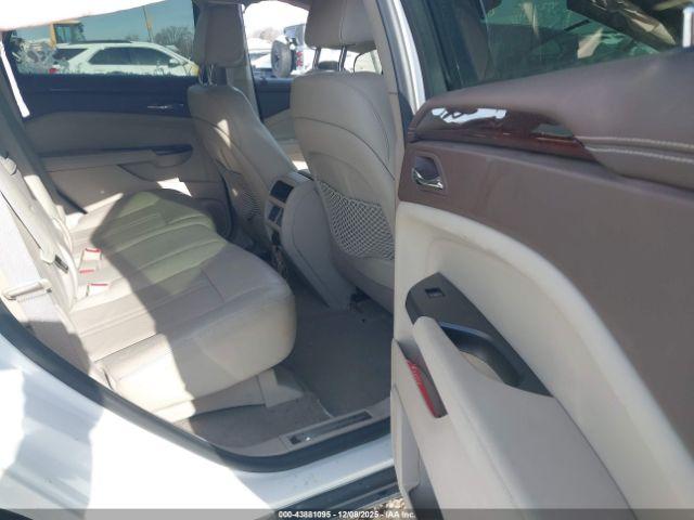 Cadillac SRX Luxury Collection Image 13