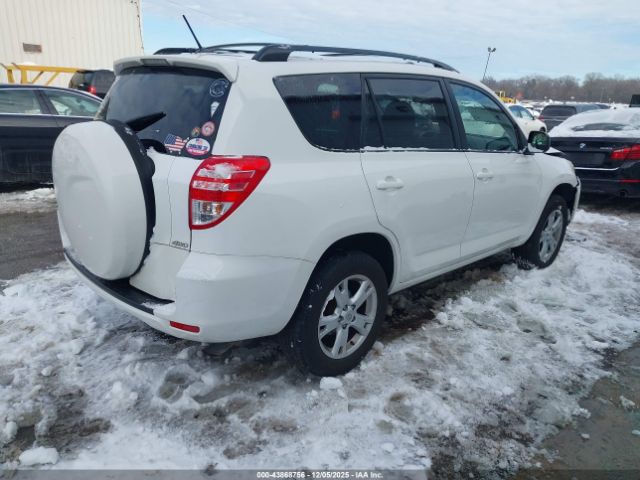 Toyota RAV4 Image 16