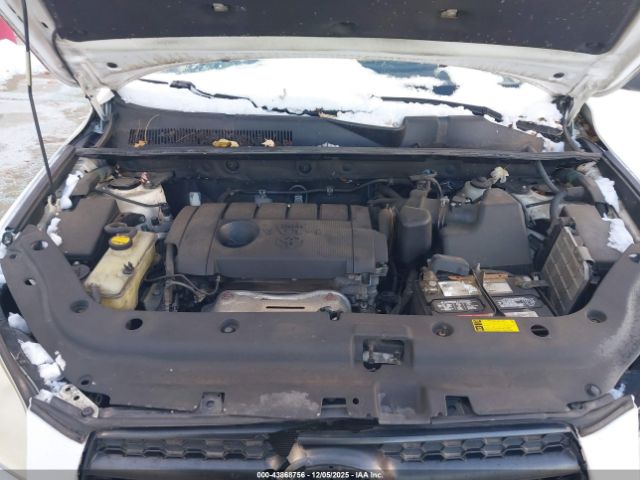 Toyota RAV4 Image 14