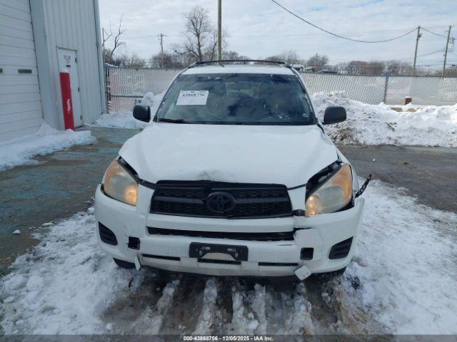 Toyota RAV4 Image 12