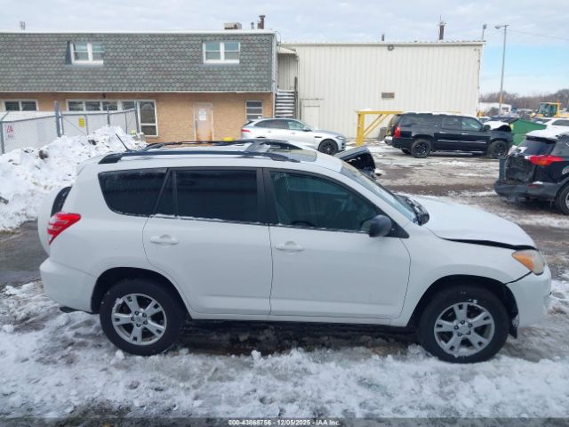 Toyota RAV4 Image 15