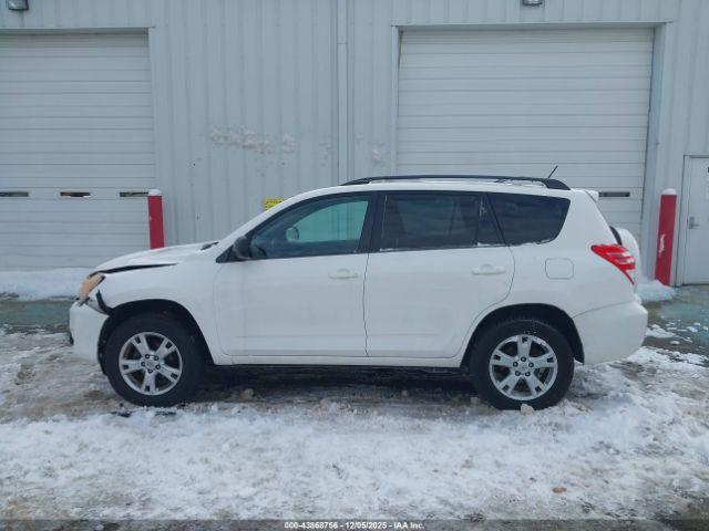 Toyota RAV4 Image 11