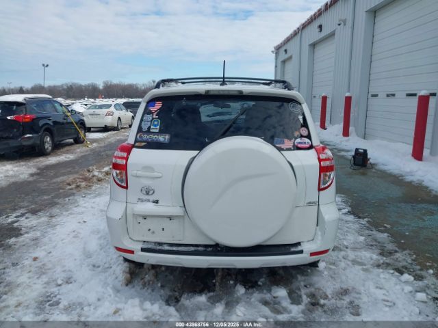 Toyota RAV4 Image 10