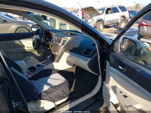 Subaru Outback 2.5i Premium Image 3